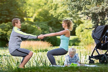 simsearch:6102-08996283,k - Young couple exercising in park Foto de stock - Sin royalties Premium, Código: 6102-08881721