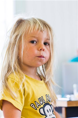 simsearch:6102-08885482,k - Portrait of blond girl Foto de stock - Royalty Free Premium, Número: 6102-08881842