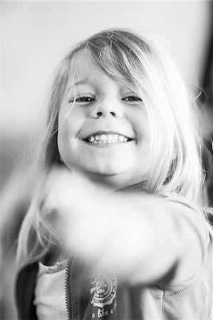 simsearch:6102-03904043,k - Portrait of smiling girl Photographie de stock - Premium Libres de Droits, Code: 6102-08881865