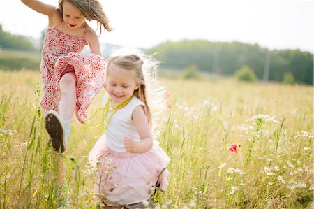 simsearch:6102-08952062,k - Girls running in meadow Stock Photo - Premium Royalty-Free, Code: 6102-08881826