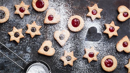 simsearch:6102-07842873,k - Cookies with jam Stock Photo - Premium Royalty-Free, Code: 6102-08882098