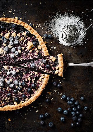 simsearch:6102-08882025,k - Pie with berries Photographie de stock - Premium Libres de Droits, Code: 6102-08882024