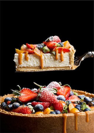 simsearch:6102-08882025,k - Cake with various fruits Photographie de stock - Premium Libres de Droits, Code: 6102-08882029