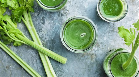 Green celery smoothie Photographie de stock - Premium Libres de Droits, Code: 6102-08882105