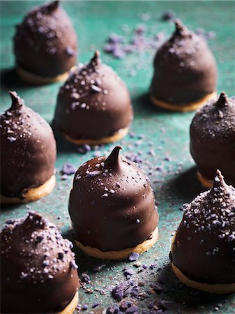 simsearch:6102-08882024,k - Chocolate sweets Foto de stock - Sin royalties Premium, Código: 6102-08882298