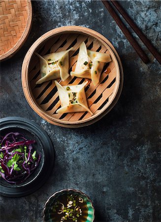 simsearch:6102-08062881,k - Dumplings in steam basket Foto de stock - Sin royalties Premium, Código: 6102-08882314