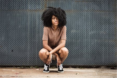 Young woman with afro hair Photographie de stock - Premium Libres de Droits, Code: 6102-08885357