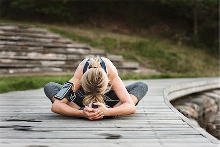 Woman stretching Stockbilder - Premium RF Lizenzfrei, Bildnummer: 6102-08885511