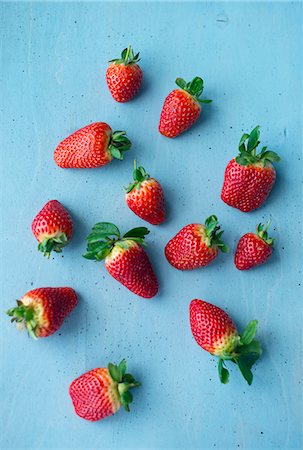 simsearch:6102-08882089,k - Strawberries on blue background Stock Photo - Premium Royalty-Free, Code: 6102-08885634