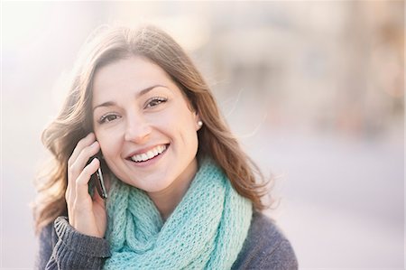 simsearch:6102-08800360,k - Portrait of young woman talking on cell phone Foto de stock - Sin royalties Premium, Código: 6102-08800347