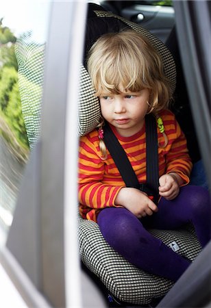 simsearch:6102-08885482,k - Child in a car seat, Sweden. Foto de stock - Royalty Free Premium, Número: 6102-08800664