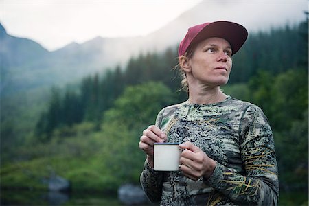 simsearch:6102-08747075,k - Woman in mountains looking away Stock Photo - Premium Royalty-Free, Code: 6102-08942298