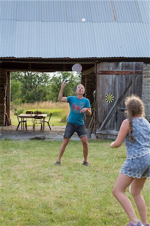 simsearch:6102-08942583,k - Father playing badminton with daughter Stock Photo - Premium Royalty-Free, Code: 6102-08942587