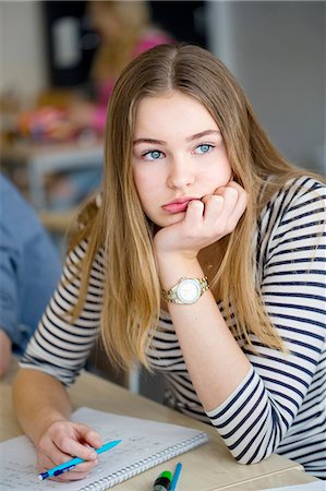 simsearch:6102-08951213,k - Portrait of bored teenage girl in classroom Foto de stock - Sin royalties Premium, Código: 6102-08951199