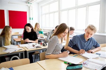 simsearch:6102-08951254,k - Teenagers in classroom Stock Photo - Premium Royalty-Free, Code: 6102-08951252