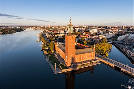 simsearch:6102-08942655,k - City scape with Stockholm City Hall, Sweden Foto de stock - Royalty Free Premium, Número: 6102-08951446