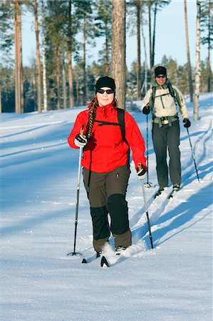 simsearch:6102-08520501,k - Women cross country skiing in winter forest Stock Photo - Premium Royalty-Free, Code: 6102-08951418