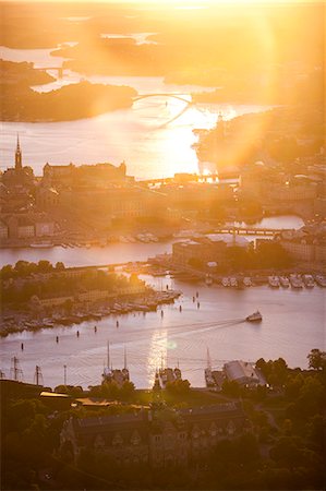 simsearch:6102-08942655,k - Aerial view of Stockholm at sunset Foto de stock - Royalty Free Premium, Número: 6102-08951434