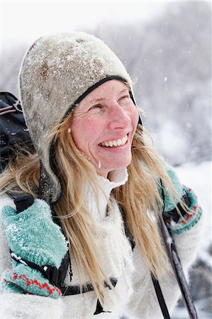 simsearch:6102-08942471,k - Portrait of smiling skier Fotografie stock - Premium Royalty-Free, Codice: 6102-08951573