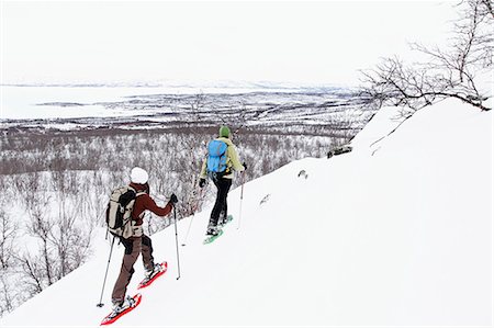 simsearch:6102-07455806,k - People snowshoeing in mountains Foto de stock - Sin royalties Premium, Código: 6102-08951698