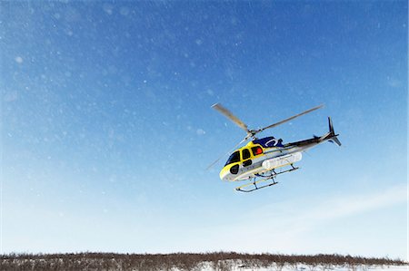 simsearch:6102-05655447,k - Helicopter flying at winter Foto de stock - Sin royalties Premium, Código: 6102-08951601