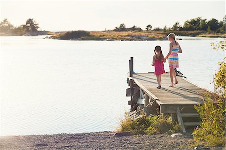 simsearch:6102-08996792,k - Girls walking on pier by lake Foto de stock - Sin royalties Premium, Código: 6102-08952063