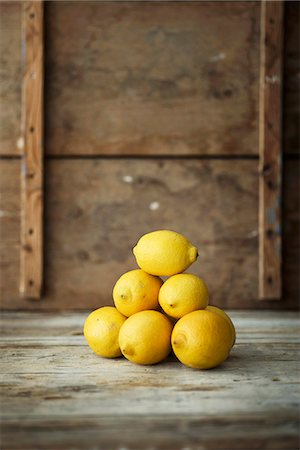 simsearch:6102-08000911,k - Pile of lemons Stock Photo - Premium Royalty-Free, Code: 6102-08994694