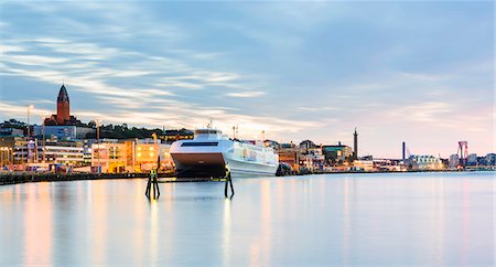 ship calm sea - Ferry, city on background Stock Photo - Premium Royalty-Free, Code: 6102-08994766