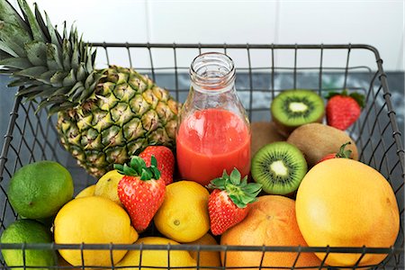 simsearch:6102-07158240,k - Fruits and juice in wire basket Stock Photo - Premium Royalty-Free, Code: 6102-08994701
