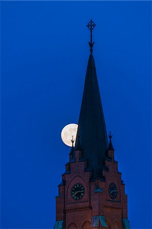 simsearch:6102-08995217,k - Full moon behind church tower Foto de stock - Royalty Free Premium, Número: 6102-08994821