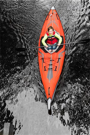 simsearch:6102-08885630,k - Boy kayaking Photographie de stock - Premium Libres de Droits, Code: 6102-08995044