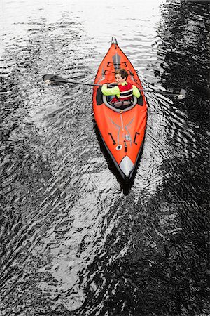 simsearch:6102-08885630,k - Boy kayaking Photographie de stock - Premium Libres de Droits, Code: 6102-08995045