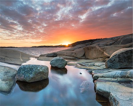 Rocky coast at sunset Photographie de stock - Premium Libres de Droits, Code: 6102-08995194