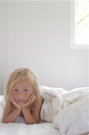 simsearch:6102-08001463,k - Portrait of girl in bed Stock Photo - Premium Royalty-Free, Code: 6102-08995338