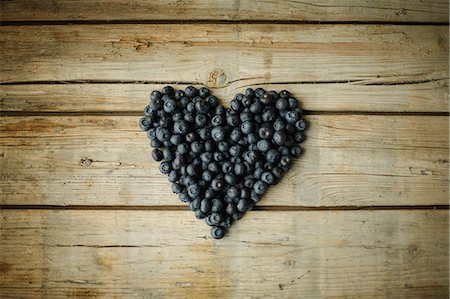 simsearch:6102-08882097,k - Heart made out of blueberries Stock Photo - Premium Royalty-Free, Code: 6102-08995453