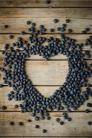 simsearch:6102-08882089,k - Heart made out of blueberries Stock Photo - Premium Royalty-Free, Code: 6102-08995450