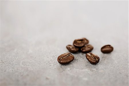 studio photography background - Coffee beans Photographie de stock - Premium Libres de Droits, Code: 6102-08995460