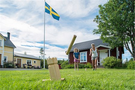swedish flag - Grandmother and granddaughter playing together Stockbilder - Premium RF Lizenzfrei, Bildnummer: 6102-08995477