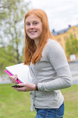 simsearch:6102-08683171,k - Portrait of teenage girl Photographie de stock - Premium Libres de Droits, Code: 6102-08995565