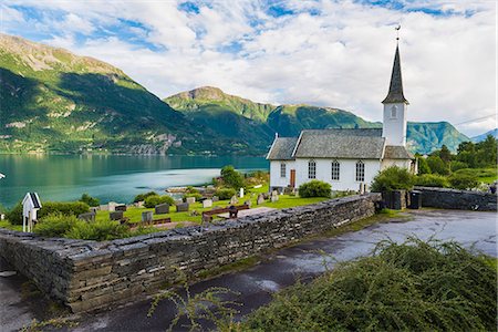 Church at lake Photographie de stock - Premium Libres de Droits, Code: 6102-08995592