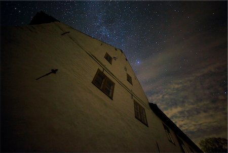 simsearch:6102-07769183,k - Low angle view of building and starry sky Stock Photo - Premium Royalty-Free, Code: 6102-08995655