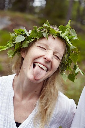 Happy woman wearing leaf wreath Stock Photo - Premium Royalty-Free, Code: 6102-08995608