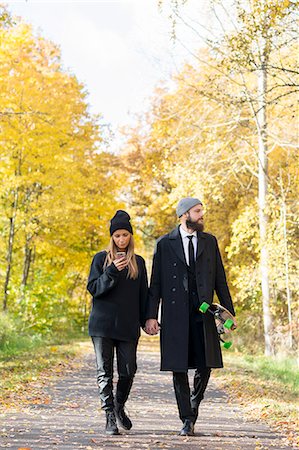 simsearch:6102-03904240,k - Young couple walking together Stockbilder - Premium RF Lizenzfrei, Bildnummer: 6102-08995778