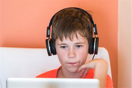 simsearch:6102-08995863,k - Boy with headphones Stock Photo - Premium Royalty-Free, Code: 6102-08995864