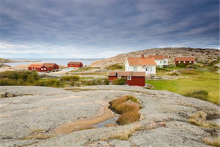 simsearch:6102-08882340,k - Buildings on rocky coast Foto de stock - Sin royalties Premium, Código: 6102-08995890