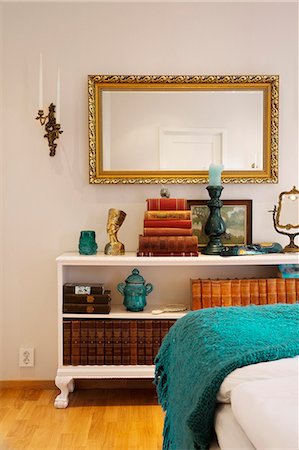 simsearch:6102-08726973,k - Elegant bedroom interior Fotografie stock - Premium Royalty-Free, Codice: 6102-08996242