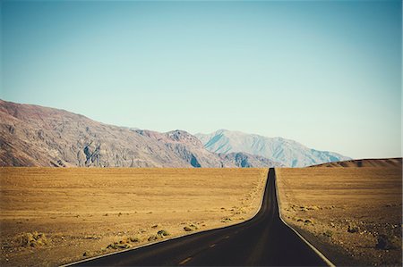 simsearch:6102-08559225,k - Road in Death Valley Foto de stock - Sin royalties Premium, Código: 6102-08996426