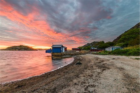 shed (small structure) - Huts on beach at dusk Foto de stock - Sin royalties Premium, Código: 6102-08996712