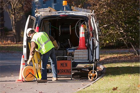 electric pylon - Cable installer at work Foto de stock - Sin royalties Premium, Código: 6105-05396699