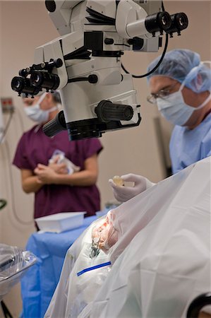 photo of patient in hospital in usa - Ophthalmologist performing cataract surgery Stock Photo - Premium Royalty-Free, Code: 6105-05396726